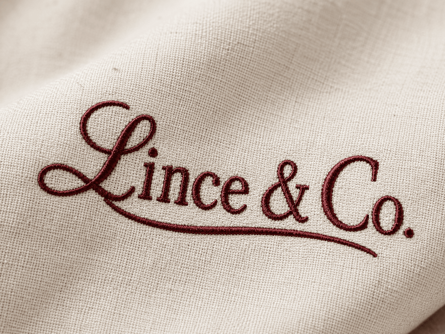Monograma Lince & Co. bordado em linho cru